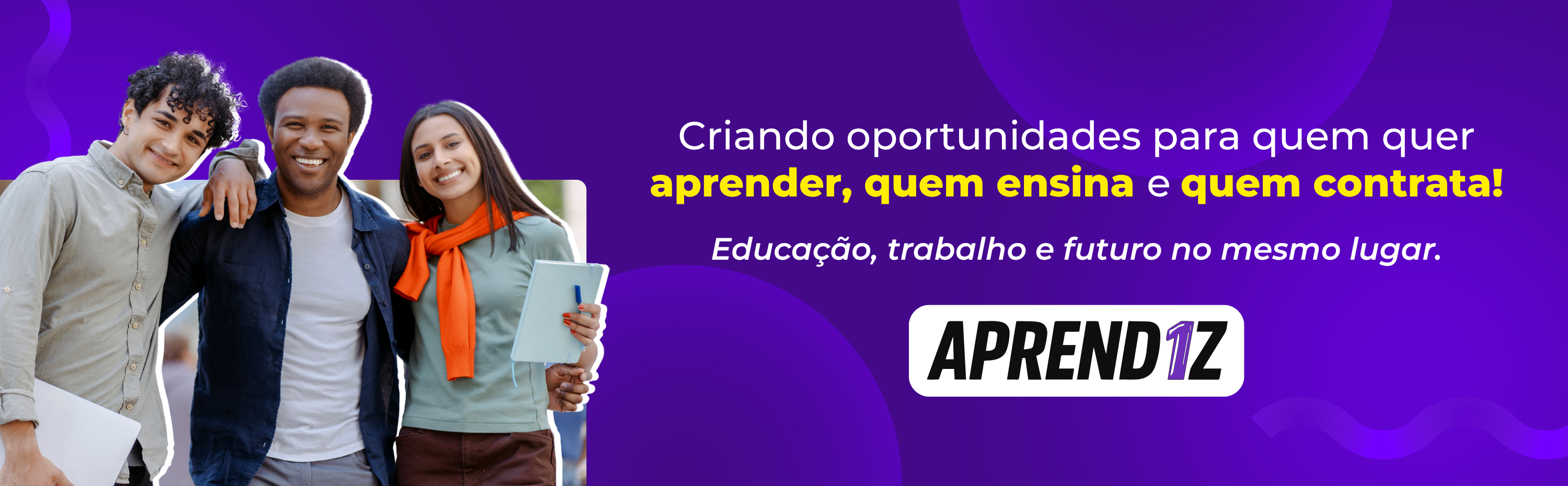 Jovens trabalhando com laptop